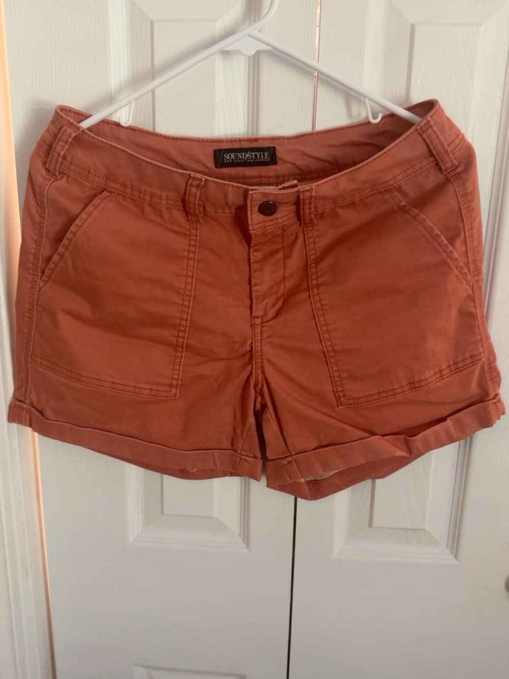 Soundstyle Women's Cuffed Rust Orange Shorts